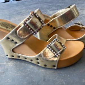 NEW!! Gold Studded Sandal, 3’ heel Size 9